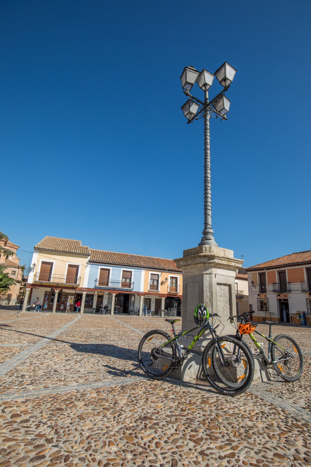 Soportales y cruz de la plaza